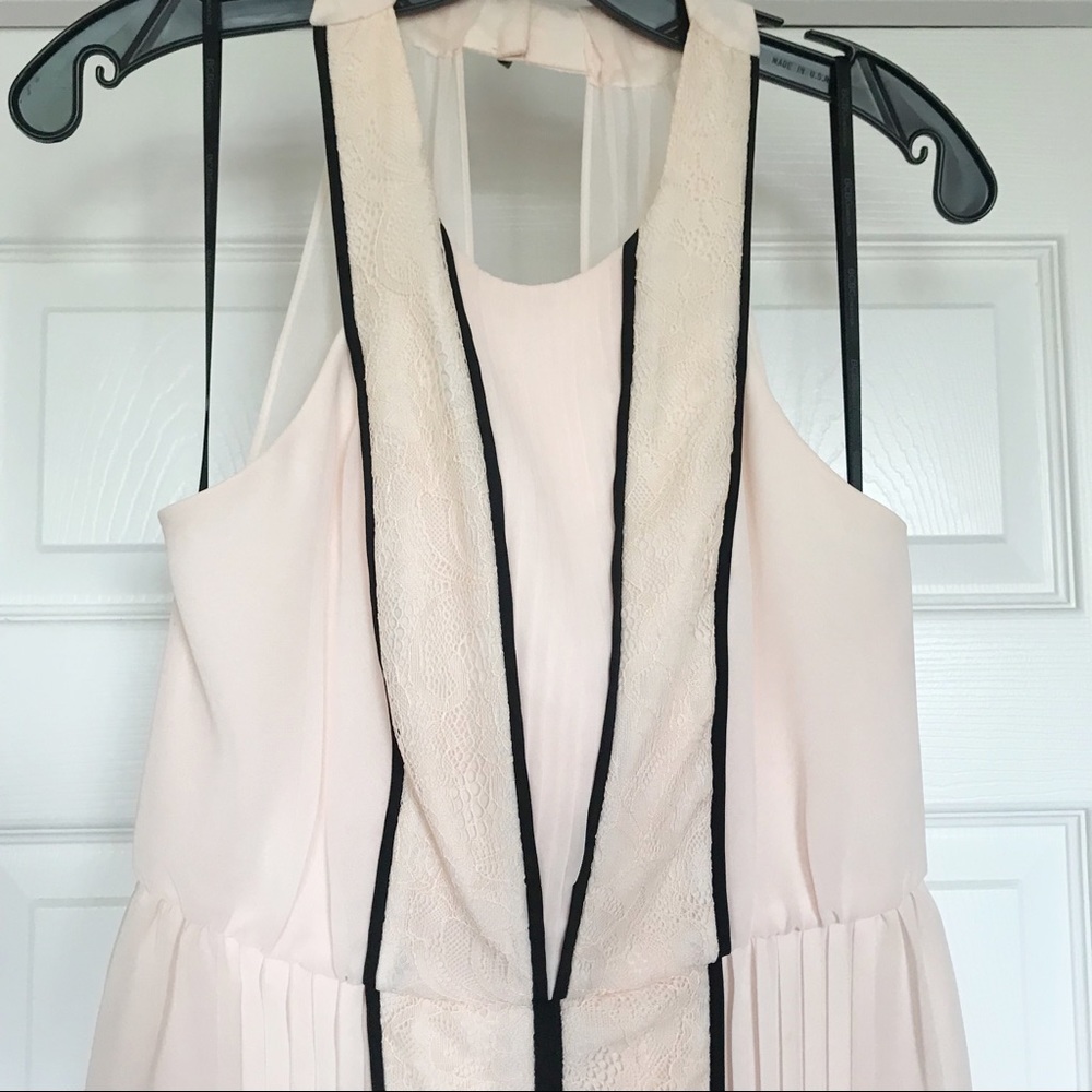 EUC BCBG Pleated Flowy Dress in Pale Peach Size 4 - Picture 10 of 12